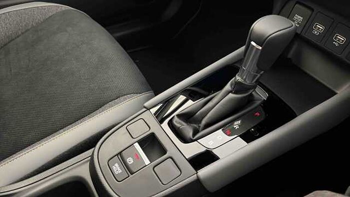Honda Jazz Hybrid 1.5 i-MMD (122ps) Advance Sport eCVT 